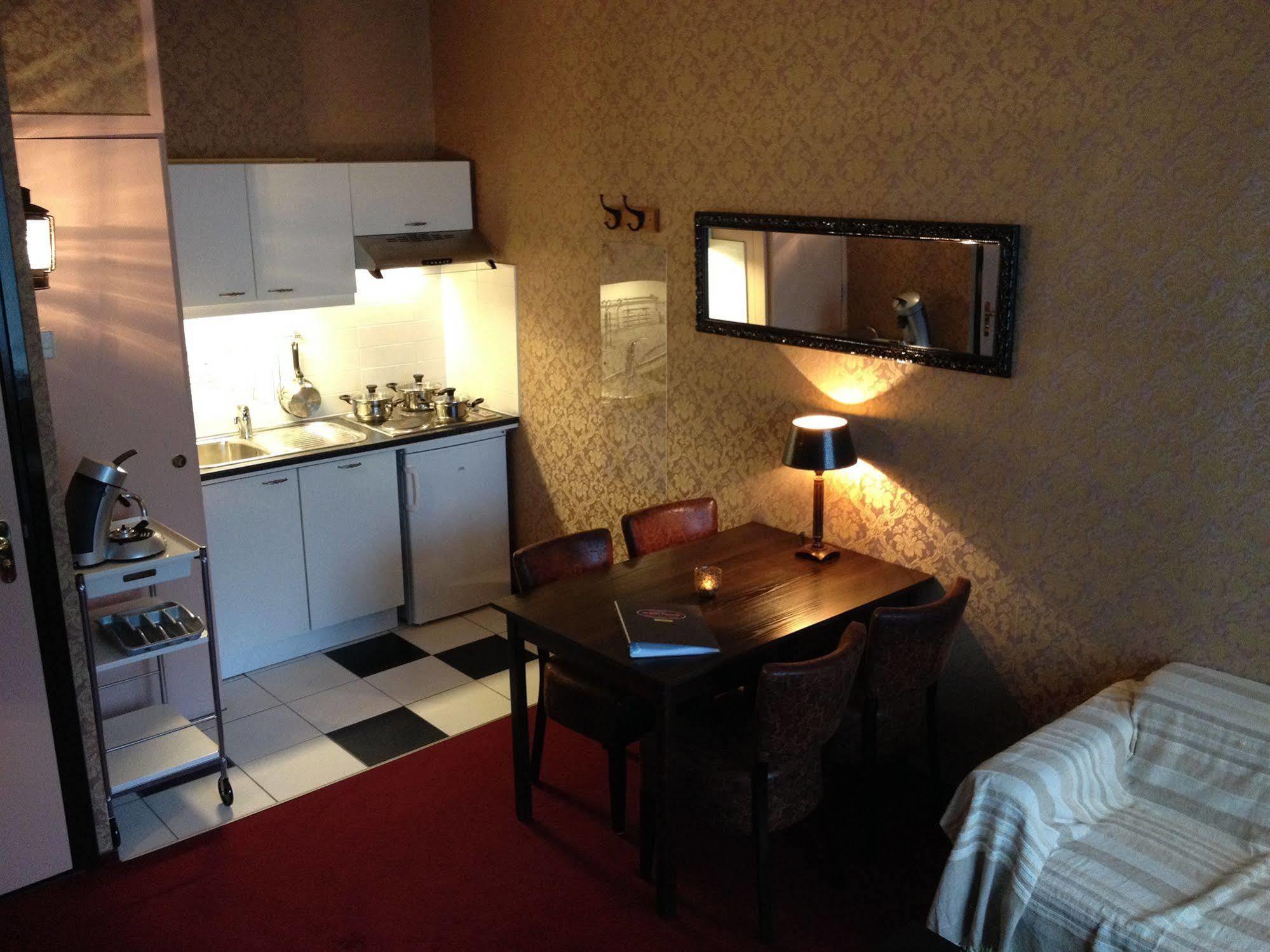 Amsterdam Village Hotel Esterno foto