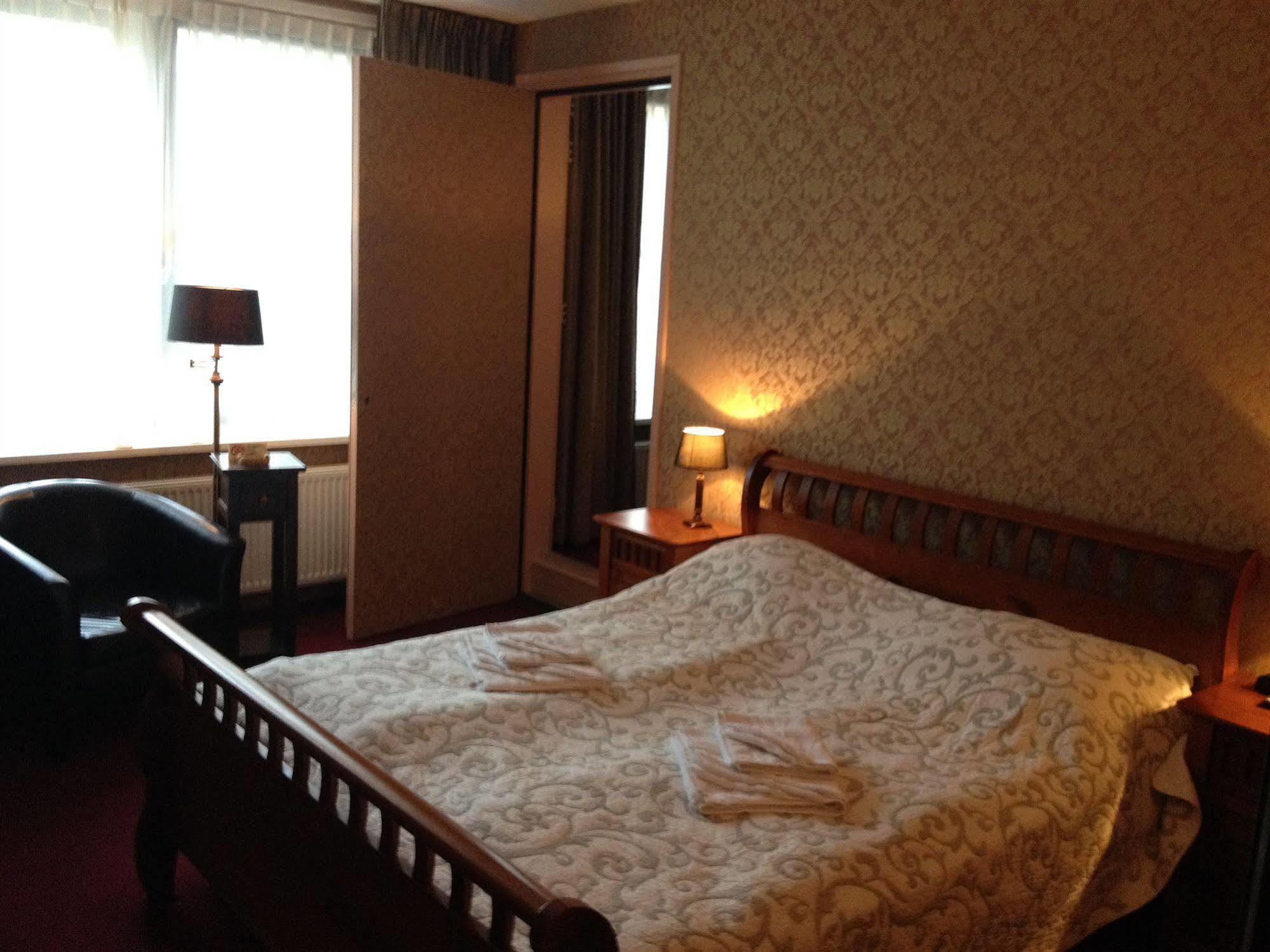 Amsterdam Village Hotel Esterno foto